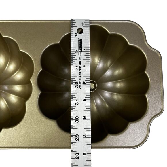 Nordic Ware The Great Pumpkin Pan Aluminum Bundt Cake Mold 10 Cup Thanksgiving - Picture 12 of 13